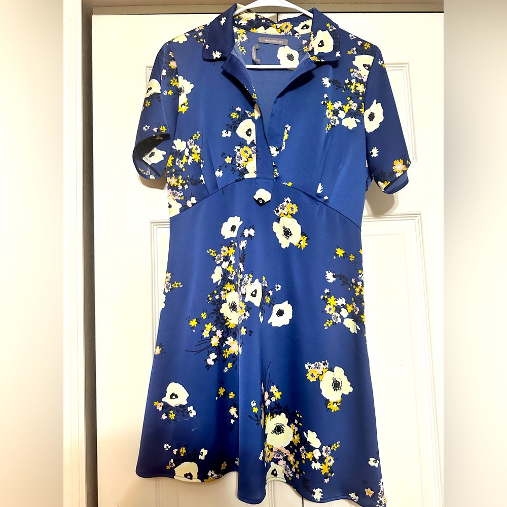 ✨Urban Outfitters Navy Blue Floral Dress!